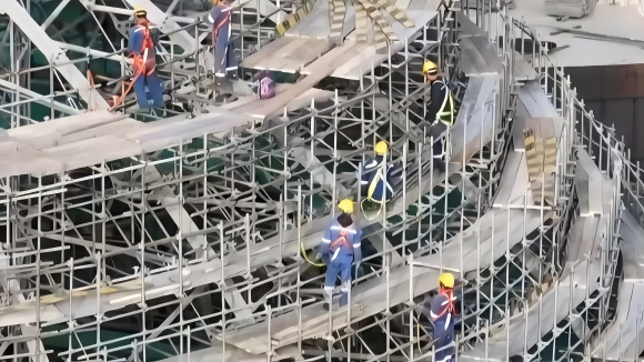 �г��ṹ��Խʽת�䣬��ɫ���߶ˡ����ǳ�Ϊ����ҵ������