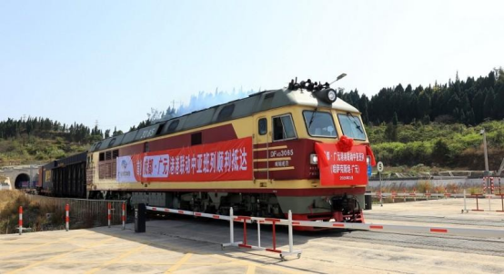 �����׵��ںӸۺ������ʲ����Ϻ����������ƣ�����������ǧ���ƻ��� �����ںӴ�����ɫת��