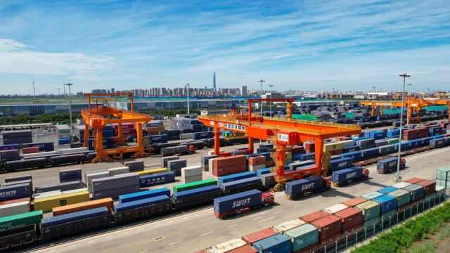 全球首份《可转让货物单证》范本正式发布;前三季度国家铁路发送货物30.3亿吨 同比增长3.4%