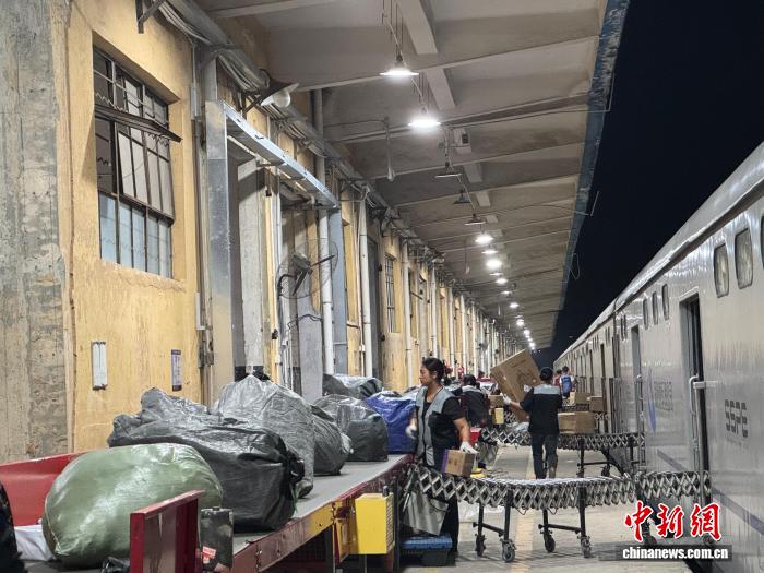 大湾区“双11”电商班列今年预计发送包裹超千万件