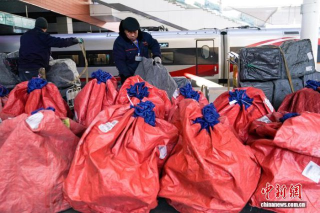 哈铁“双11”网购高峰期快件运输服务启动