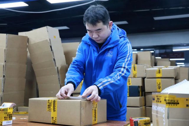 �ɶ����ҵ���������¸ߣ���ͨ��ݳ��˳ɶ���30�ڼ�����