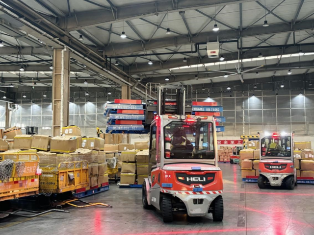 �½���������ŷ�ƽ�ͨ������Ƭ