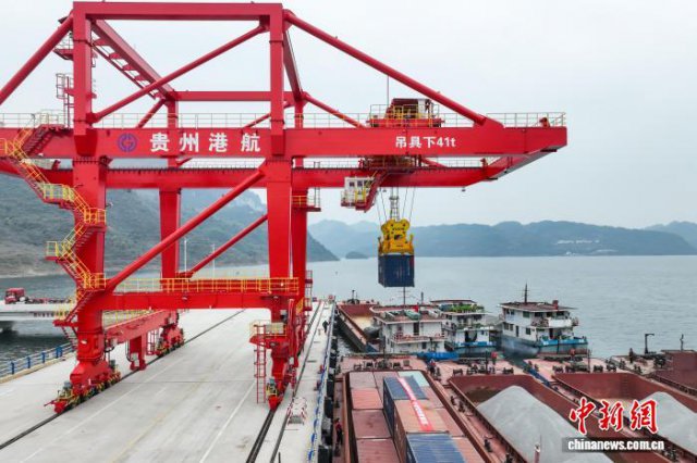 �����׸��Զ�����ͷ�����Ͱ������и�������