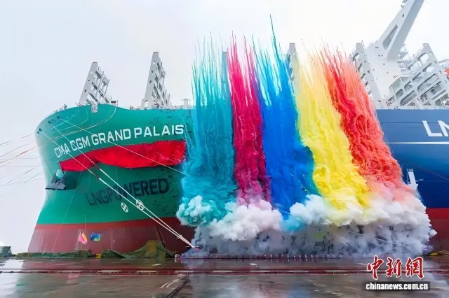 ȫ�����24000TEU˫ȼ�϶�����װ�䴬��ǰ7�����½���