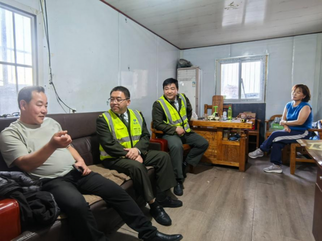 ���ٸ��ٹ�·��˾ƽ���շ�վ���߷�������ҵ ��׼�ƹ㡰���������С���Ա����