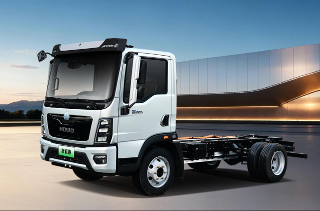 解锁N种货运跑法,HOWO新能源轻卡 以全能实力重塑城配创富逻辑