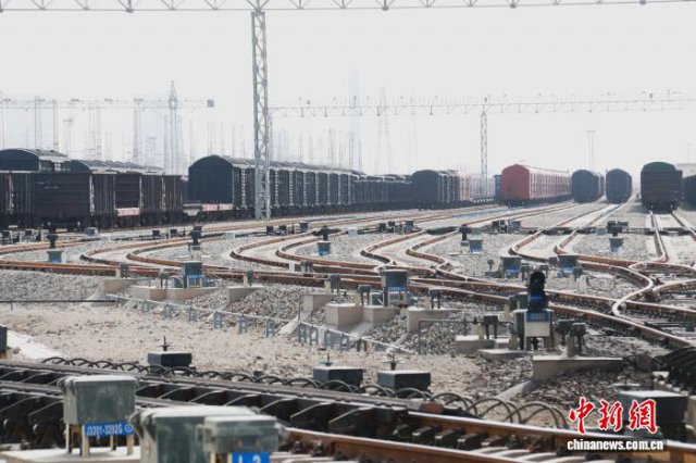 青藏高原最大编组站五年中转运输货物近2亿吨